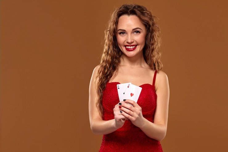 Pengguna memeriksa syarat bonus di ponsel